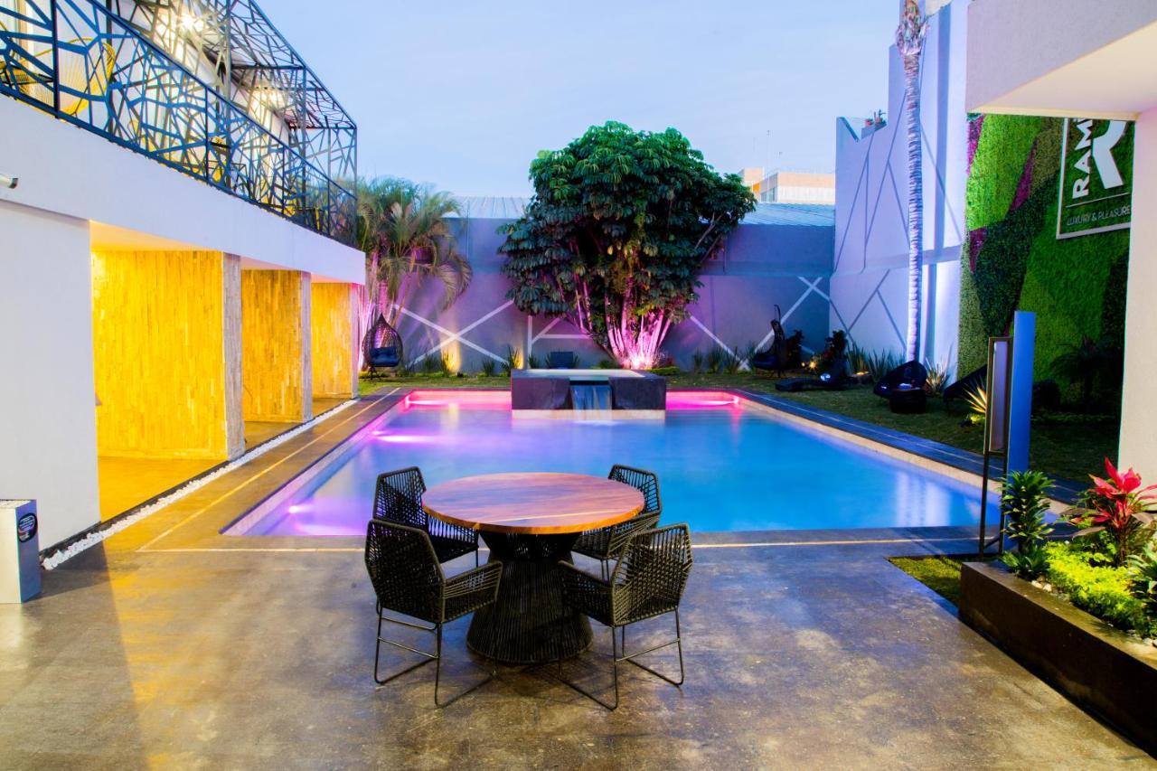 Rame Hotel Boutique Guadalajara Bagian luar foto Hotel's pool