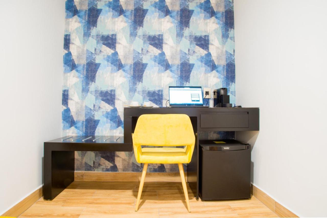 Rame Hotel Boutique Guadalajara Bagian luar foto A typical workspace at the library