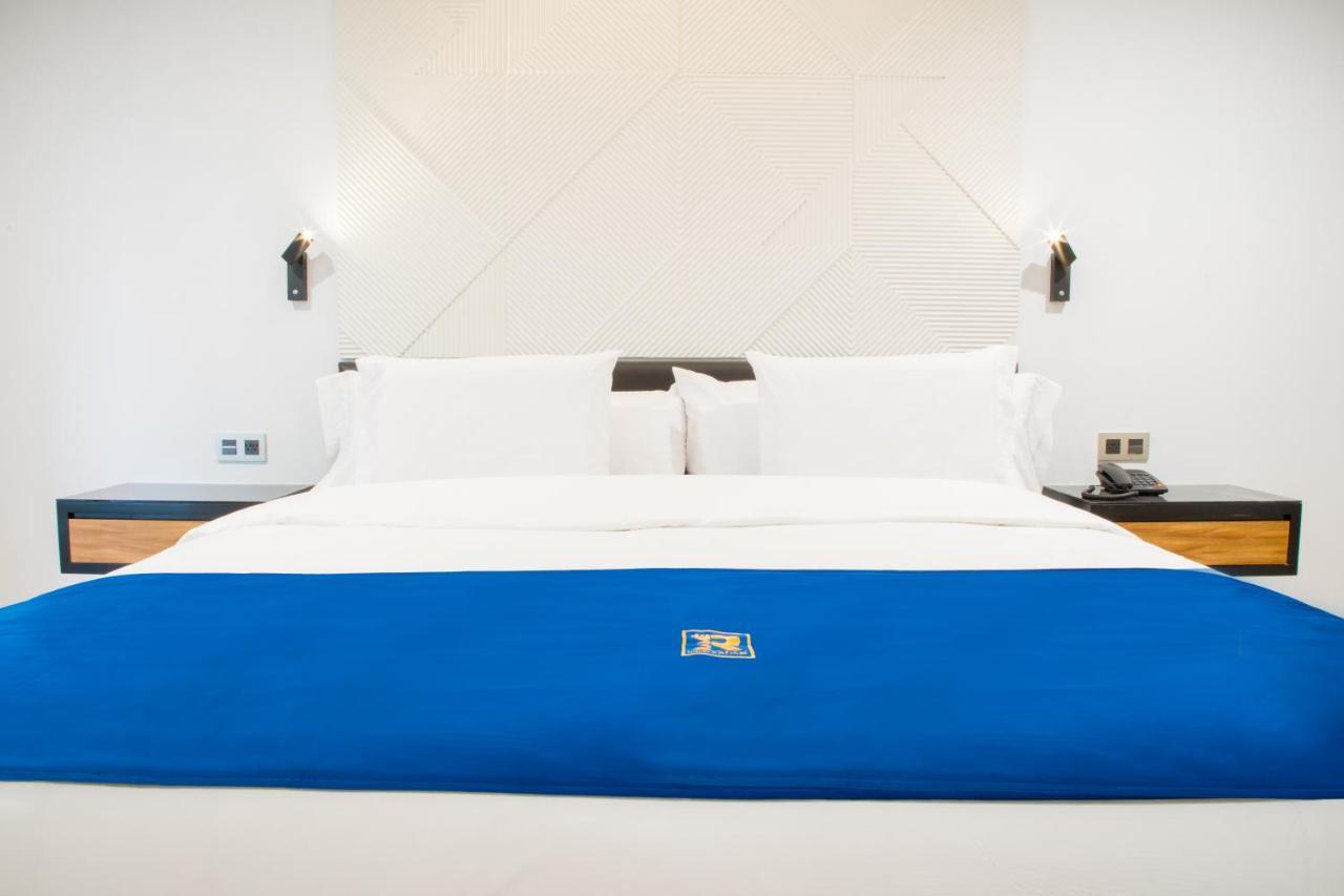 Rame Hotel Boutique Guadalajara Bagian luar foto A bed at the hotel
